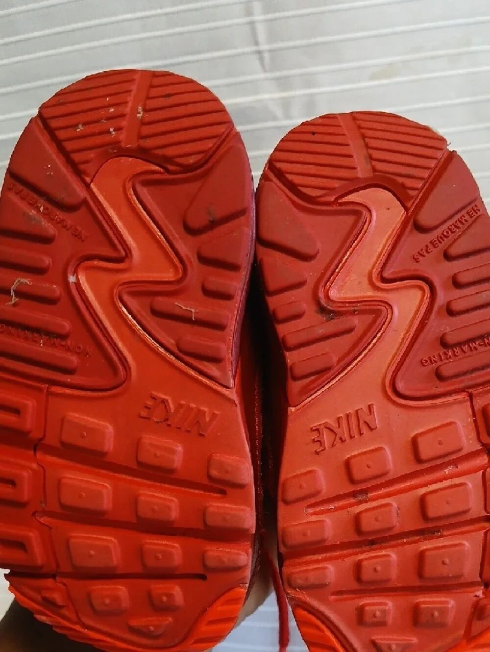 Nike Kids Red Low-Top Sneakers